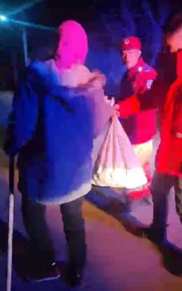 数九寒夜暖人心！澄城县民安应急救援中心巡逻途中救助迷路老人